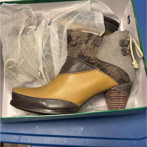 Booties - Picture 5 of 5